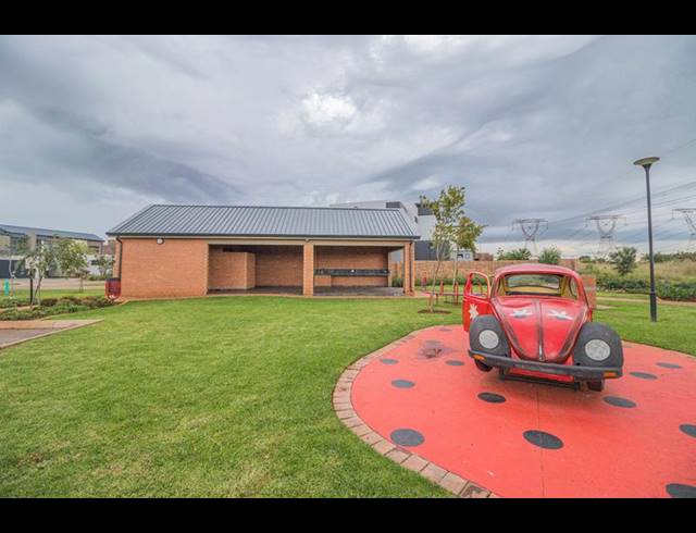 5 BEDROOM HOUSE FOR SALE IN MIDSTREAM HEIGHTS